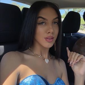 Meet your Posher, Kassandra